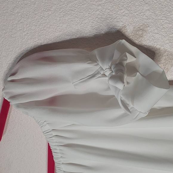 Lulu's Off The Shoulder White Mini Dress Size M - Picture 2 of 5